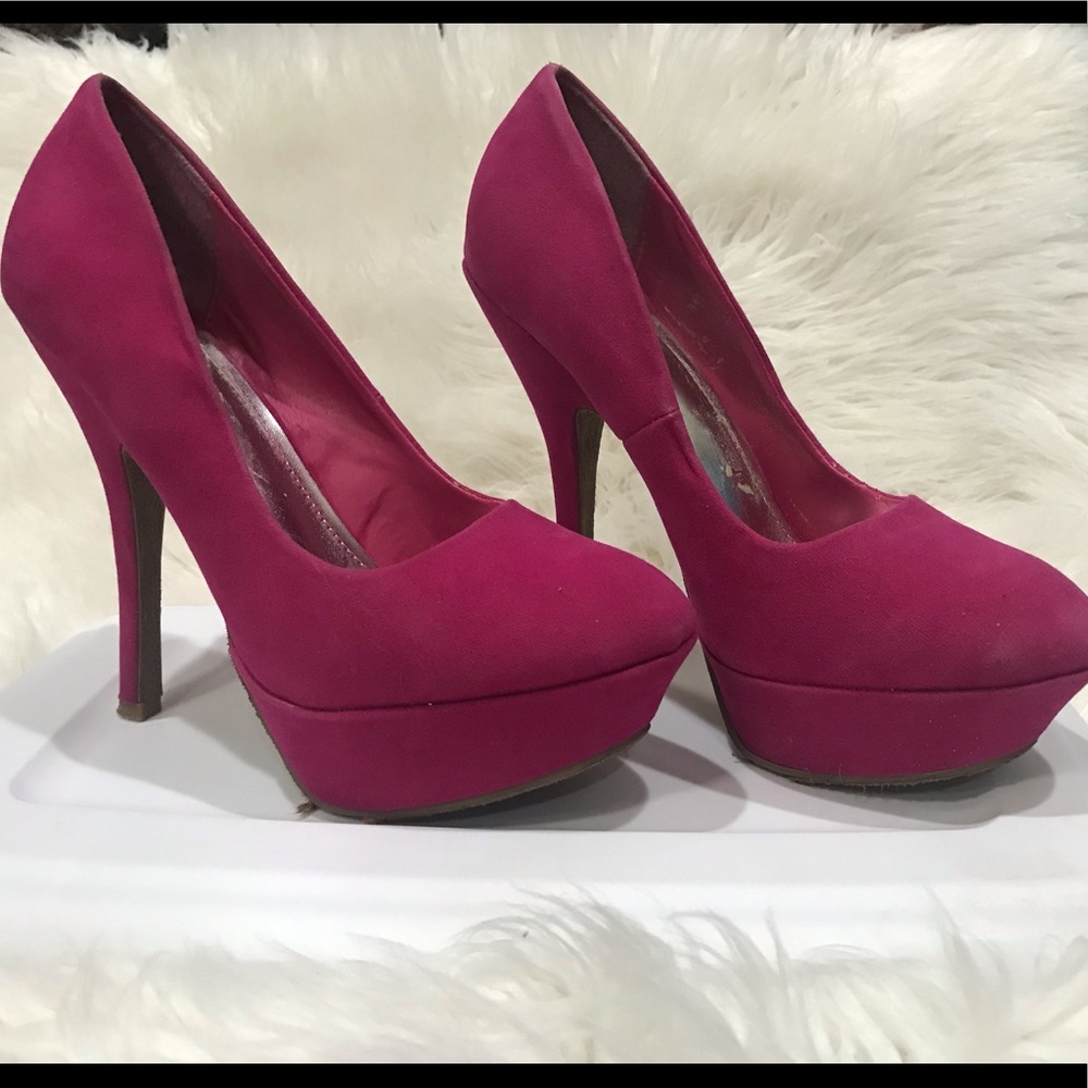 Fuchsia pumps